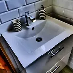 Wakacyjna Brda W Rowach 度假居 *